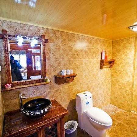 Lijiang Yard Inn Лицзян Экстерьер фото